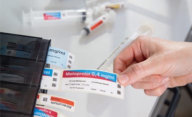 Etikettenspender mit Spritzenetiketten